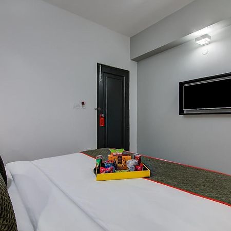 Hotel Oyo Townhouse 42 Urvashi Theatre Chennai Zewnętrze zdjęcie