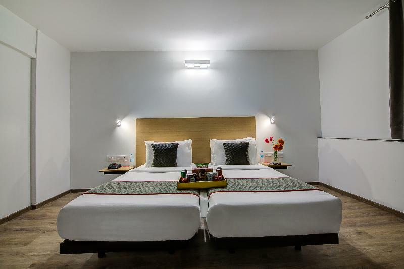 Hotel Oyo Townhouse 42 Urvashi Theatre Chennai Zewnętrze zdjęcie