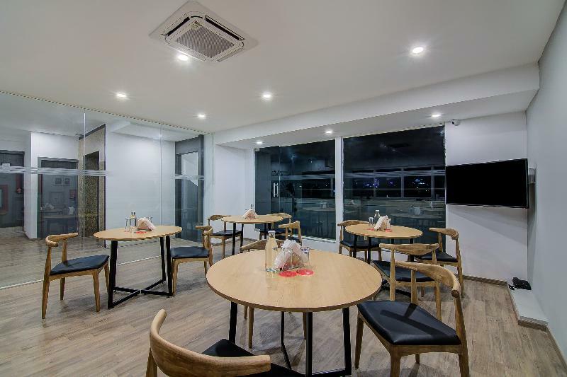Hotel Oyo Townhouse 42 Urvashi Theatre Chennai Zewnętrze zdjęcie