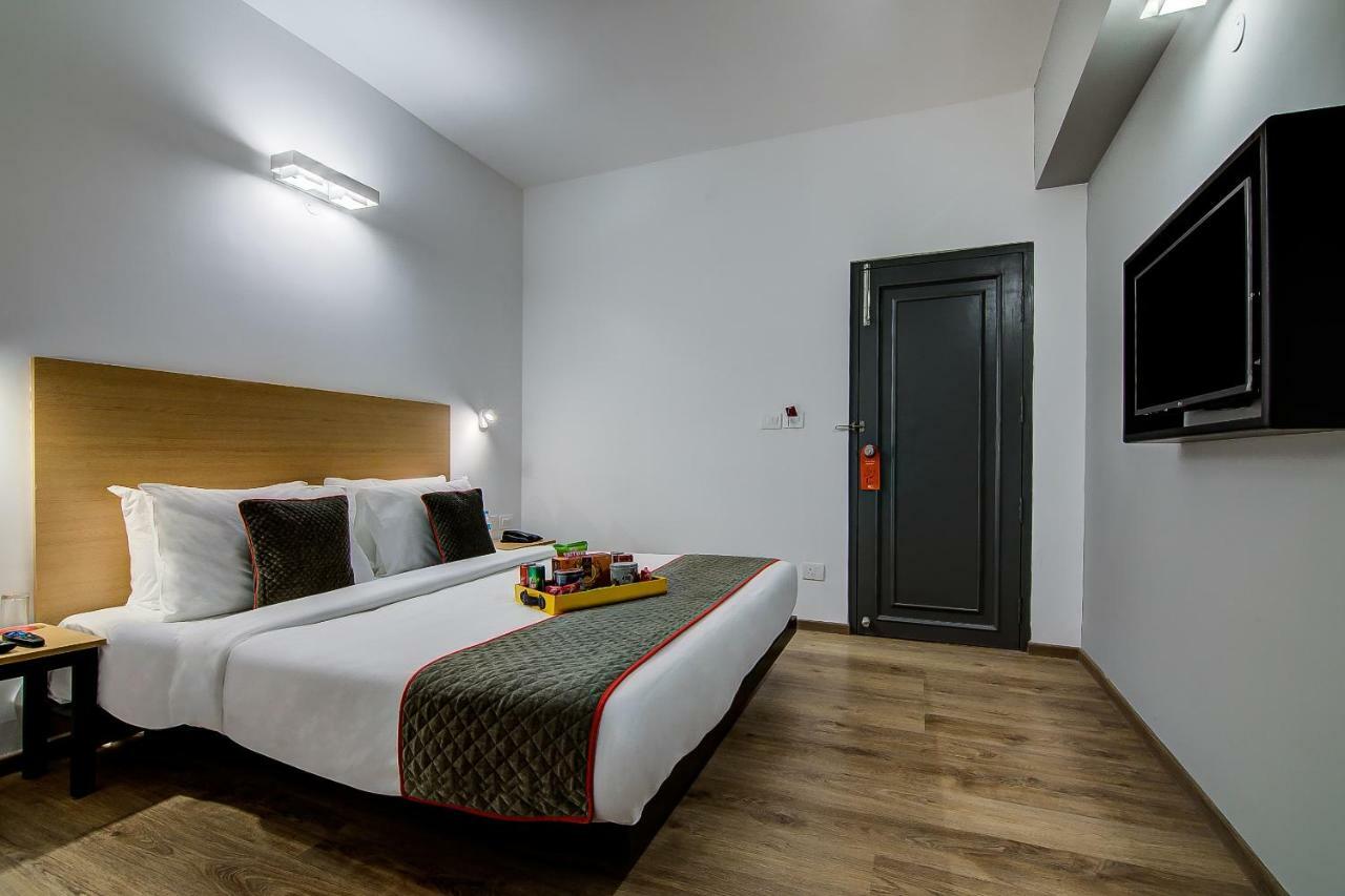 Hotel Oyo Townhouse 42 Urvashi Theatre Chennai Zewnętrze zdjęcie