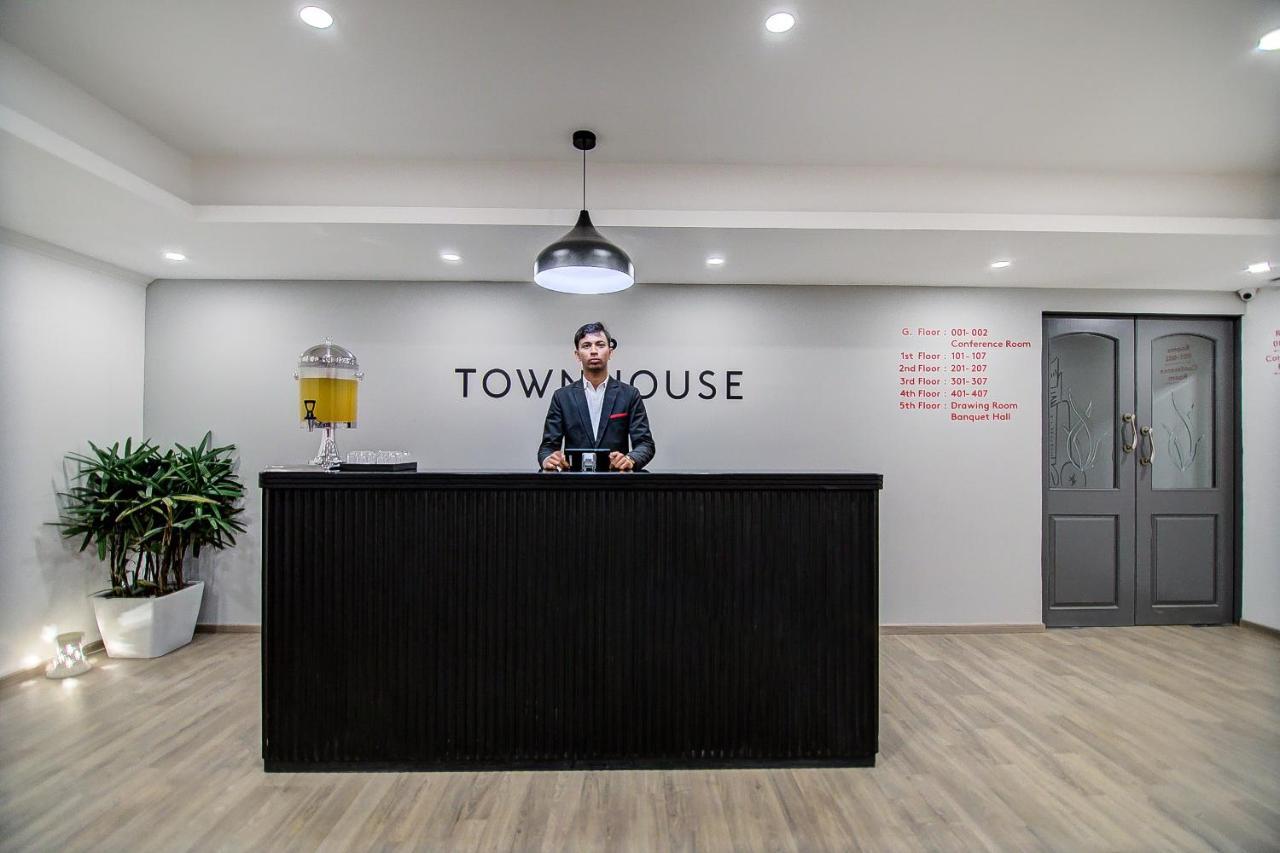 Hotel Oyo Townhouse 42 Urvashi Theatre Chennai Zewnętrze zdjęcie